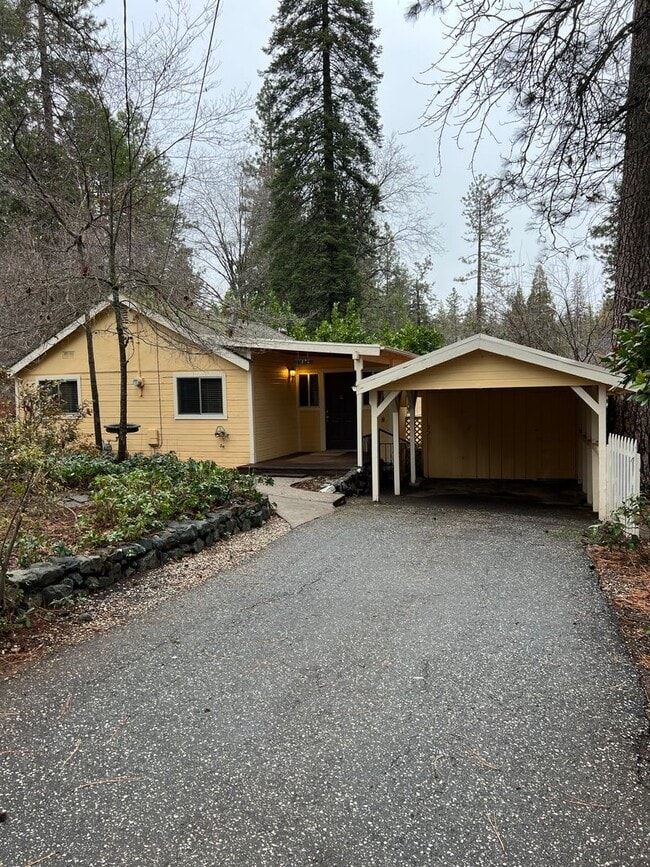 Building Photo - Charming home walking distance to Union Hi...