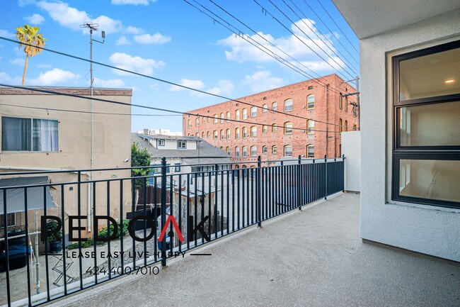 Building Photo - 856 S Gramercy Dr