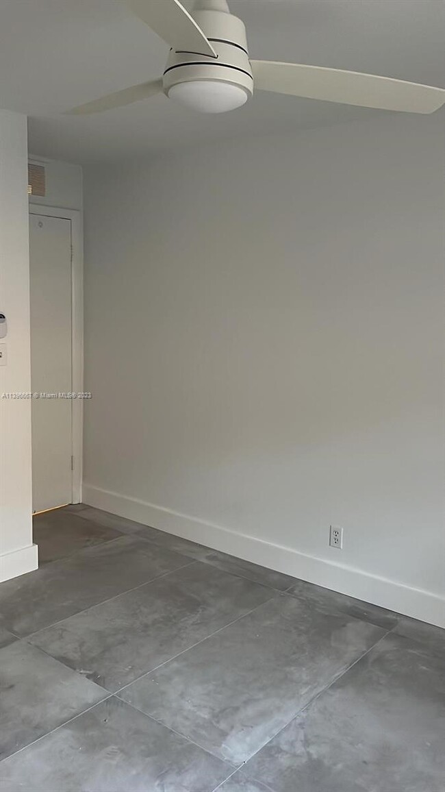 Building Photo - 330 Southwind Dr