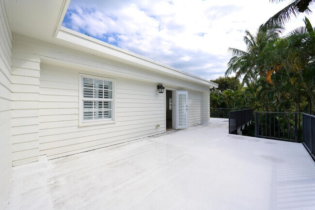 Building Photo - 336 Marlborough Pl