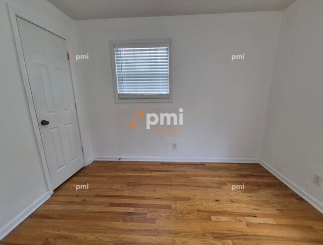 Building Photo - 3206 Mathieson Dr NE