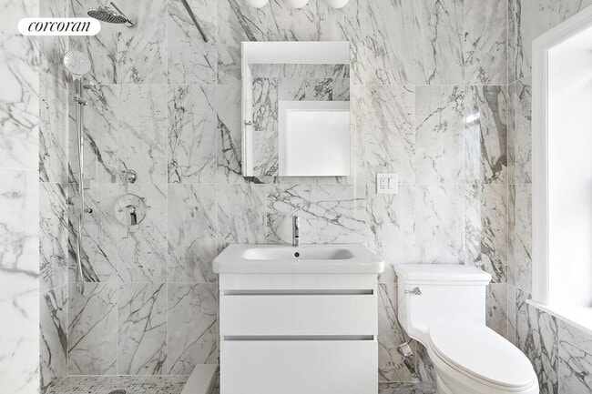 Building Photo - 458 State St