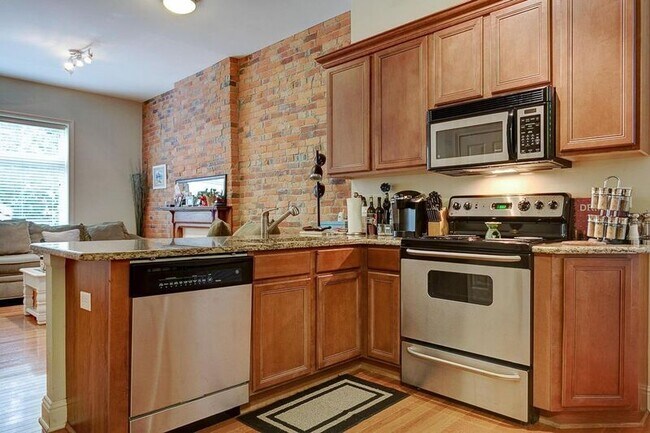 Building Photo - 34 Buttles Ave