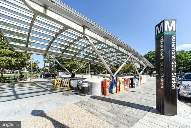 Building Photo - 355 I St SW