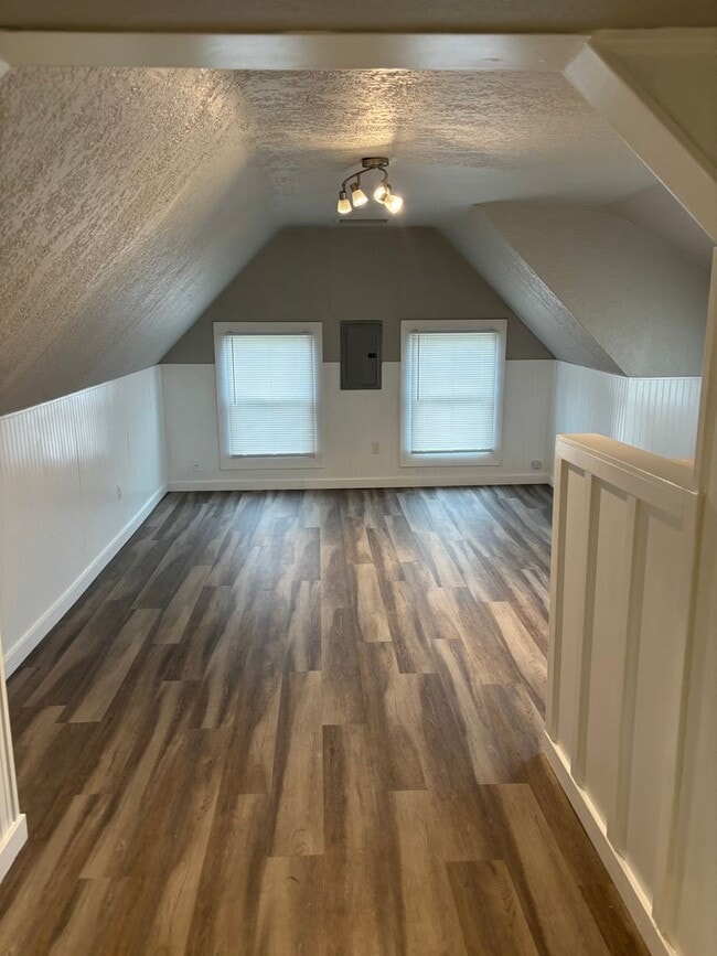 Building Photo - Rare Find! Private Yard + Firepit | Upstairs 1BR with Separate Entrance