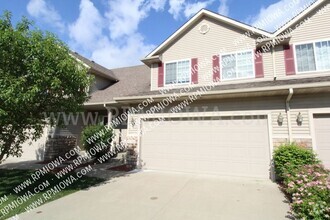 Building Photo - HUGE TOWNHOME!! 4 Bedroom, 3.5 Bath Townho...