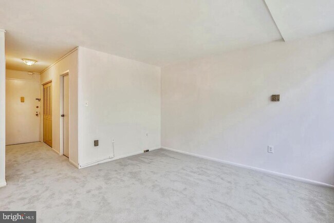 Building Photo - 10401 Grosvenor Pl