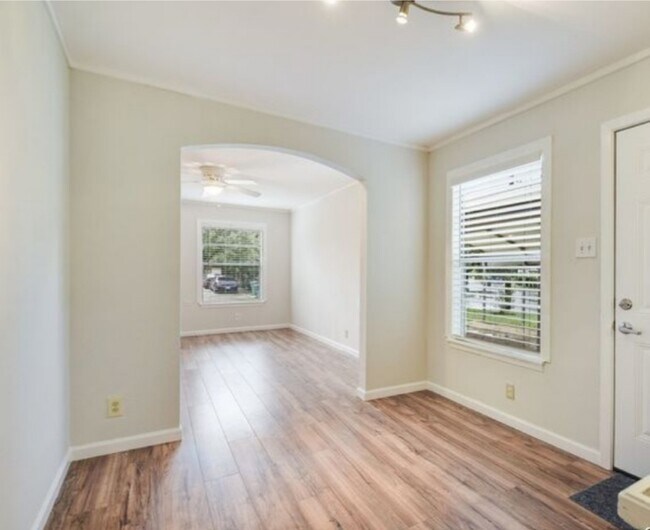 Building Photo - 707 Sprucewood Ln