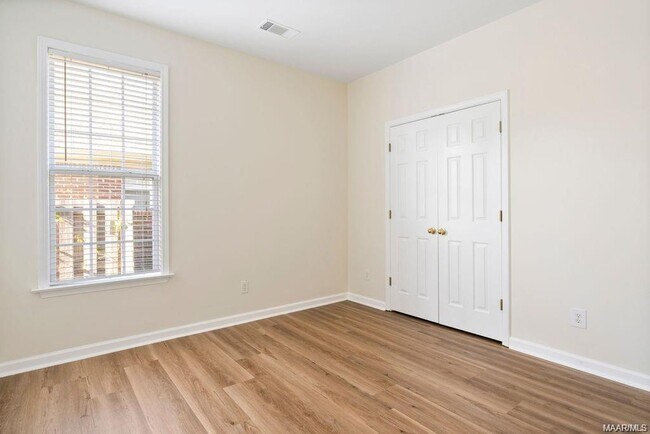 Building Photo - 3412 Crestwood Ln