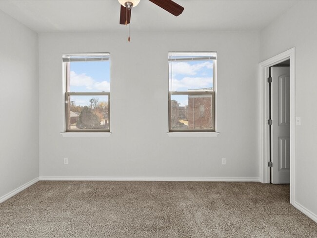 Building Photo - Gorgeous newer 2br 2.5ba Townhome!!