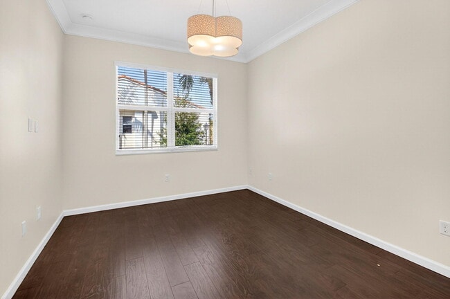 Building Photo - 4920 NW 15th Ave