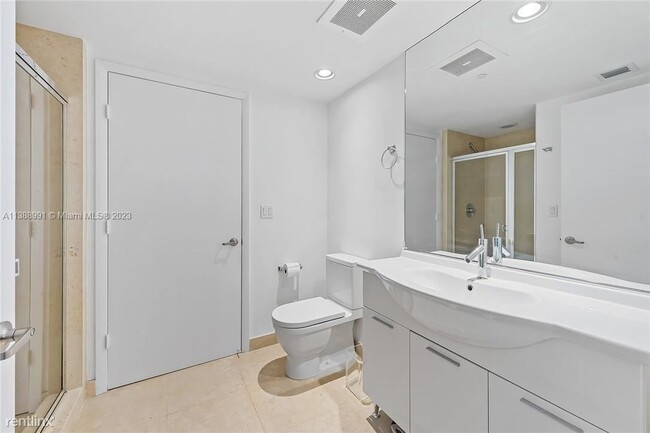 Building Photo - 2 br, 2 bath Condo - 475 Brickell Ave Apt ...
