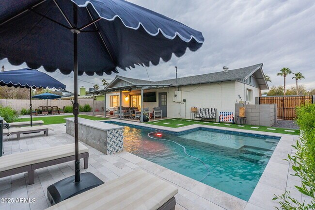Building Photo - 8725 E Palo Verde Dr
