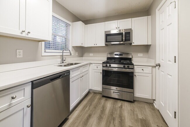 Building Photo - 412 Ivy Crest Dr