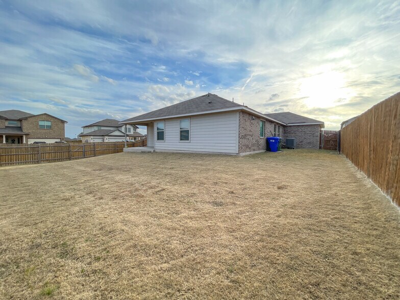 Building Photo - 3228 Beutel Rd