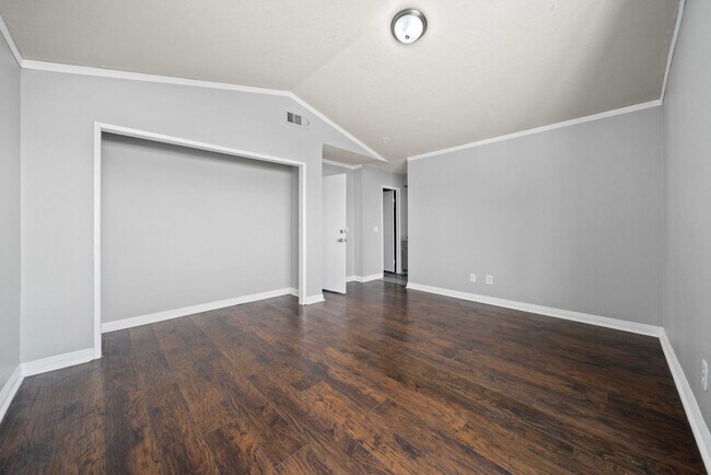 Building Photo - 5135 Pacifica Ave