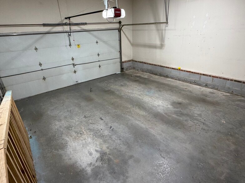 Full 2 car garage - 6419 Woodmont Rd