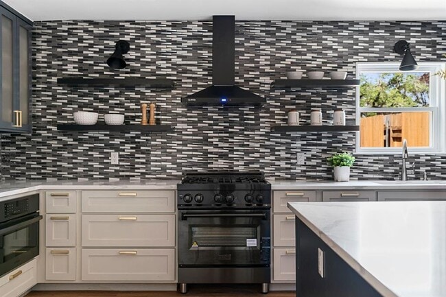 Building Photo - 6501 Thomas Springs Rd