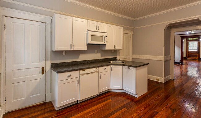 Building Photo - 2310 Rohs St