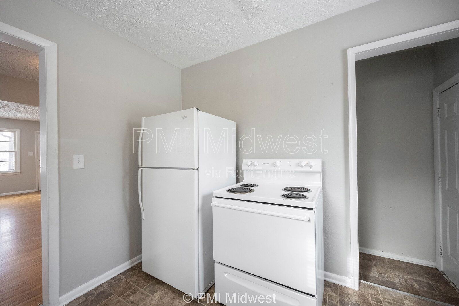 Building Photo - 5005 Indianola Ave