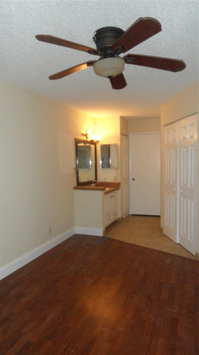 Building Photo - 9999 Summerbreeze Dr