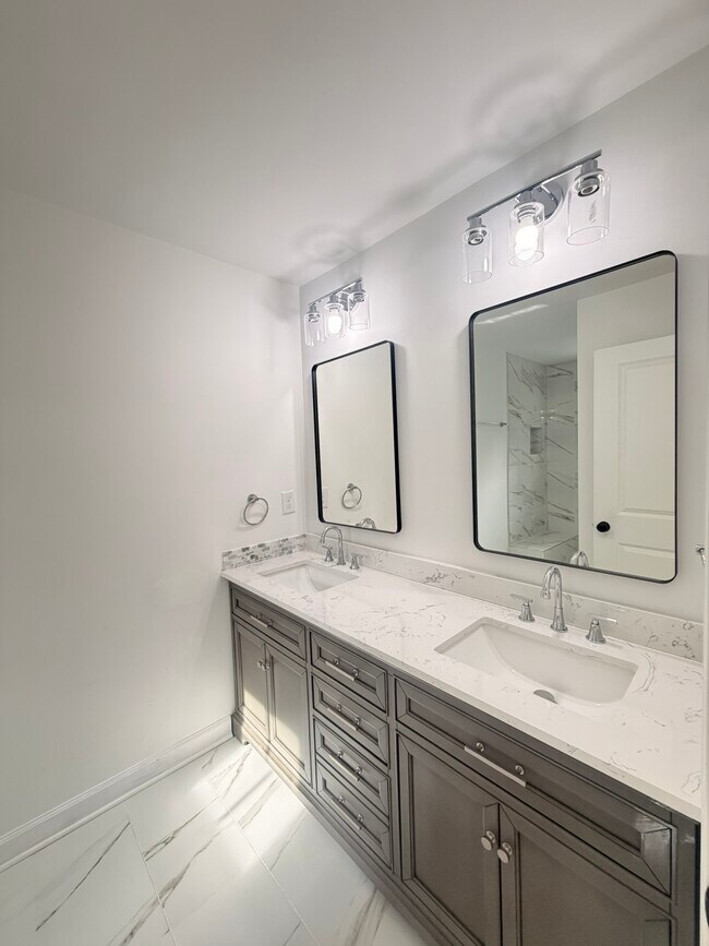 Building Photo - 126 East End Ave