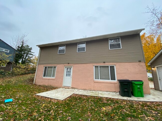 Building Photo - 571 Grayton Rd