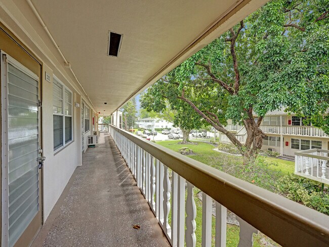 Building Photo - 232 Farnham J
