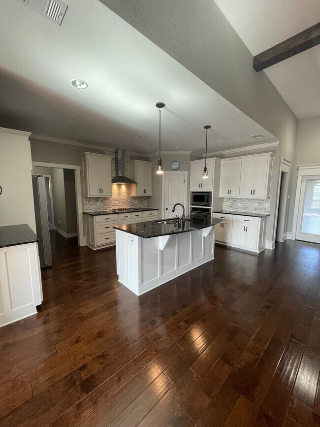 Building Photo - Great location in Sherwood