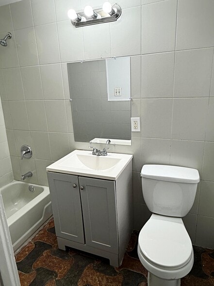 Building Photo - 123 Highland Ave