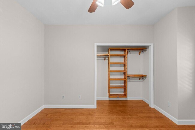 Building Photo - 1701 Lake Shore Crest Dr