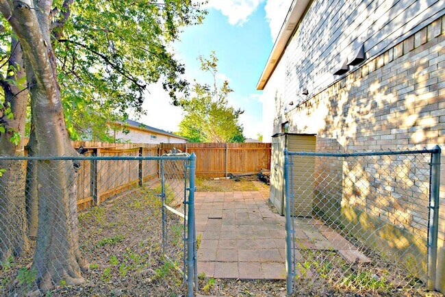 Building Photo - 511 Cripple Creek Rd