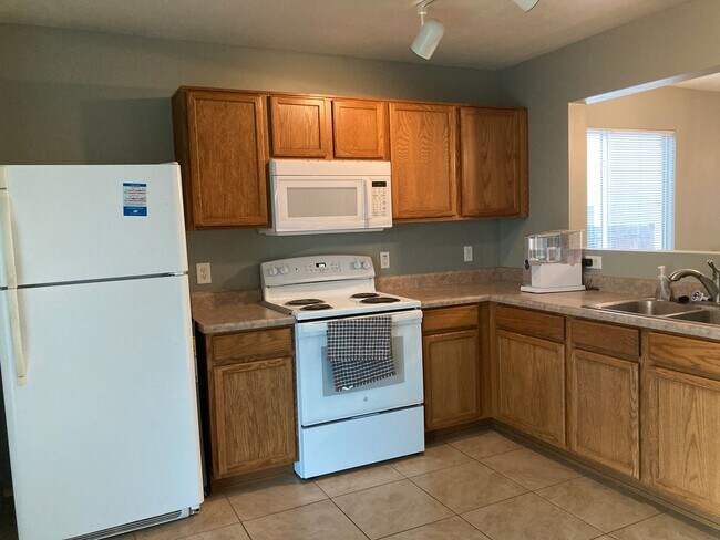 Building Photo - Northwest 3 Bedroom