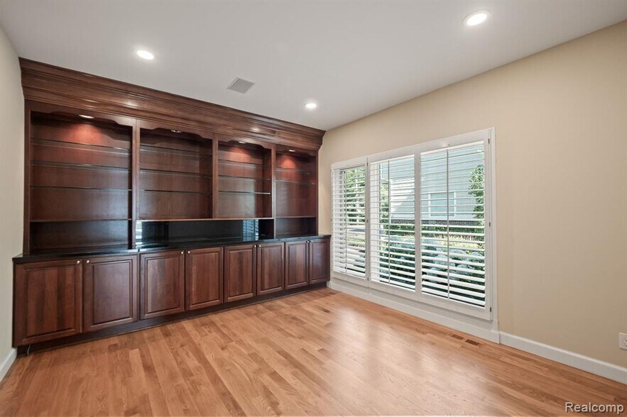 Building Photo - 3782 Pine Lake Knoll Dr