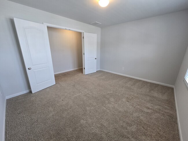 Building Photo - 129 Maple Tree Ln