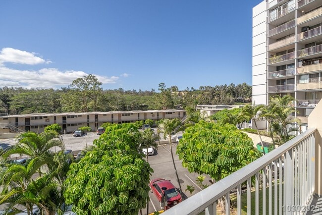 Building Photo - Move-In Ready 1-Bedroom 1 Bath Condo in Ce...