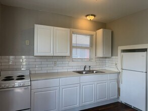 Building Photo - 215 Paschal St