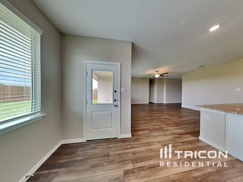 Building Photo - 1073 N Churchill Dr