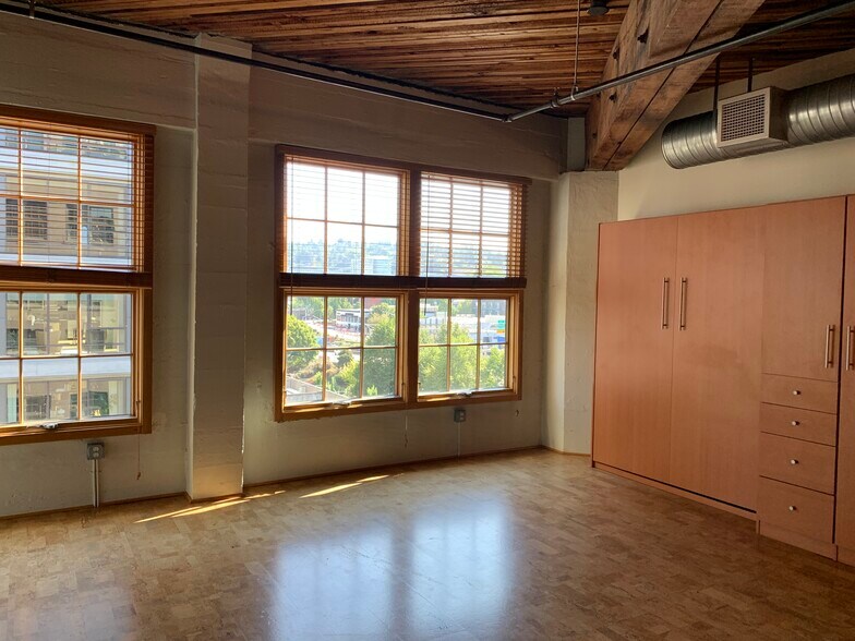 Building Photo - 1420 NW Lovejoy St