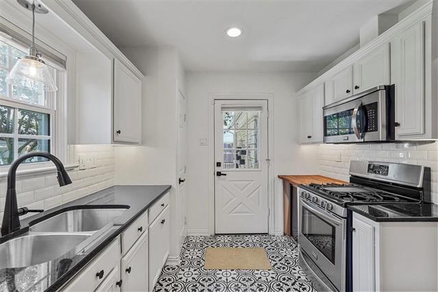 Building Photo - 6421 Kenwood Ave
