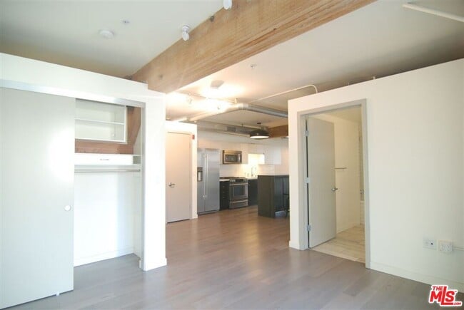 Building Photo - 527 Molino St