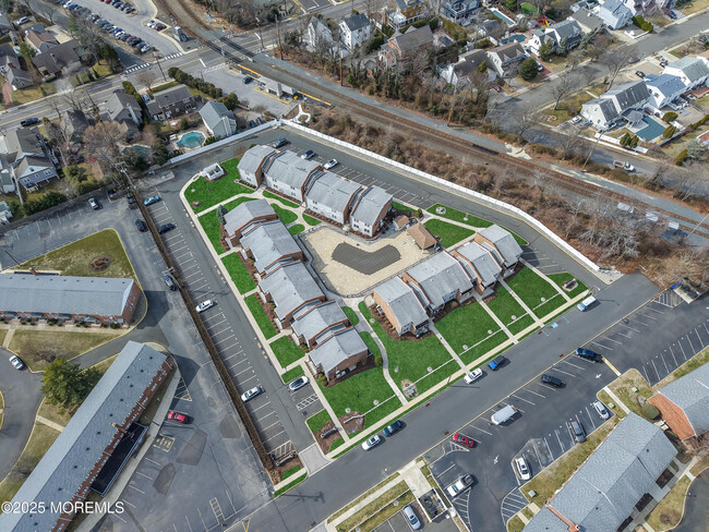 Building Photo - 320 Maryland Ave