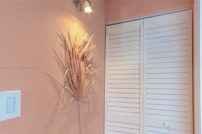 Building Photo - 1615 West Ave