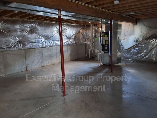 Building Photo - 204 Adena Loop