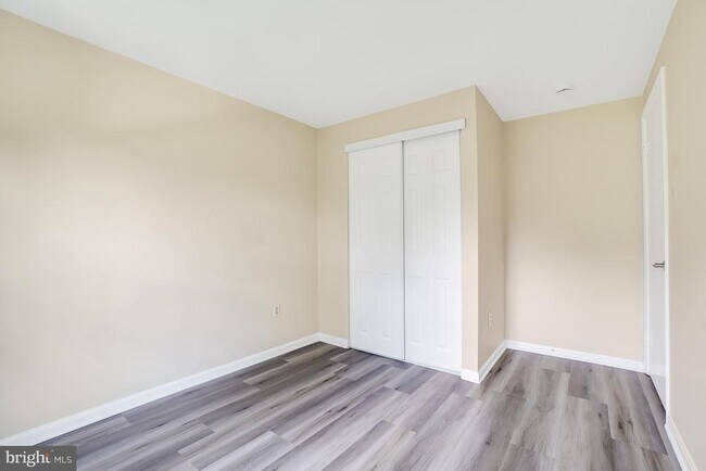 Building Photo - 3121 Benton Square Dr