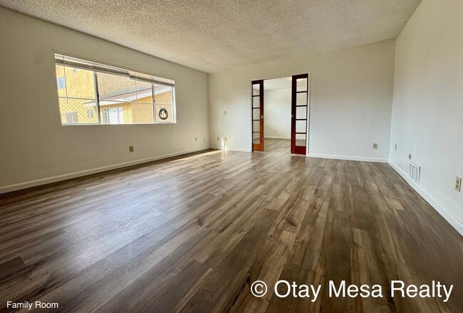 Building Photo - Spacious 3BR Home with Garden Beds & Pet-F...