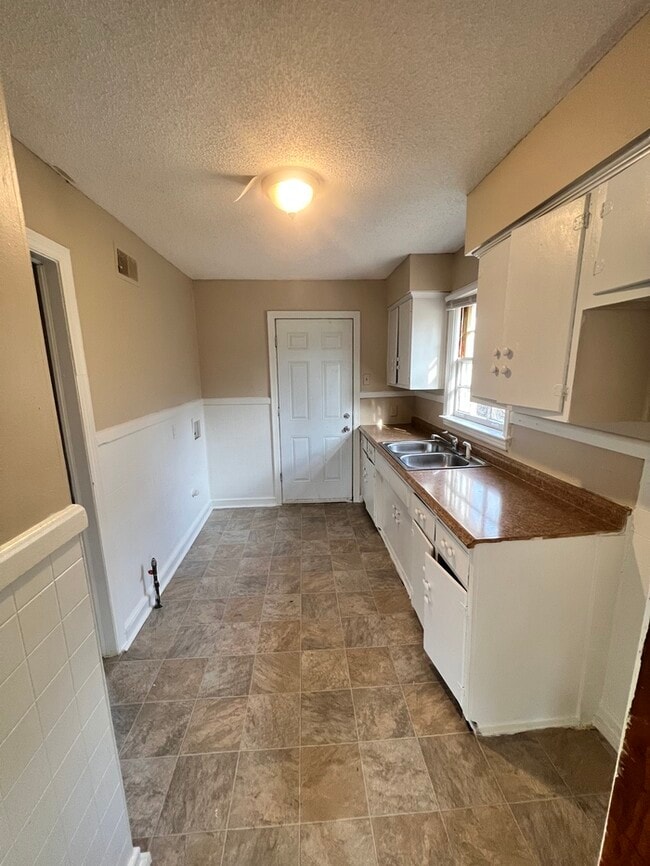 Building Photo - Great Home For Rent
