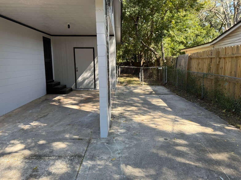 Building Photo - 5253 Kylan Dr N