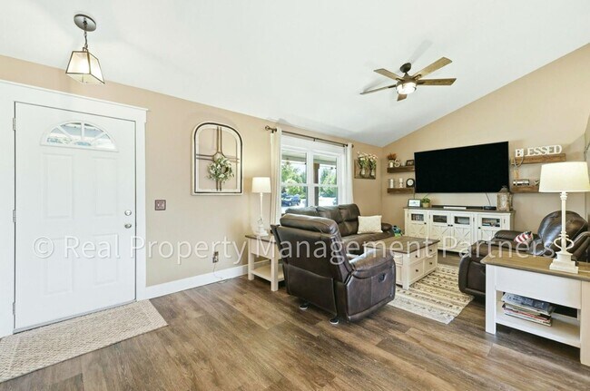 Building Photo - Updated 3-Bed Home with 2-Car Garage and Fenced in Yard on .23+ Acres, Near GVSU