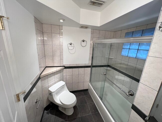 Building Photo - 2829 SW Cornell Ave